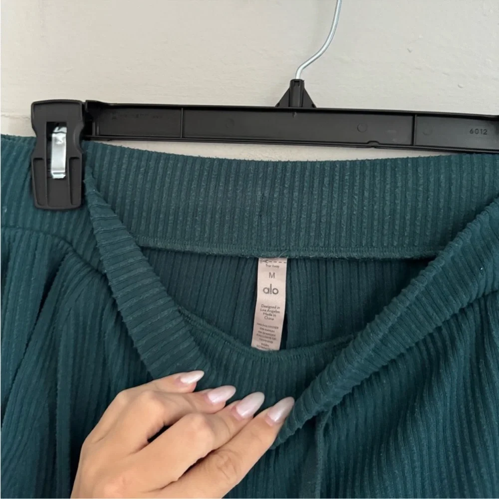 ALO Teal Muse Joggers M - Picture 2 of 3